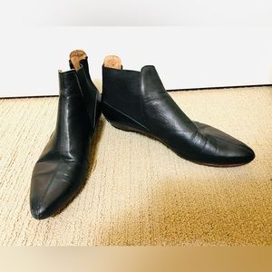 7.5 JOHN FLUEVOG POWER
ELECTRICITY POINTED CHELSEA BOOT